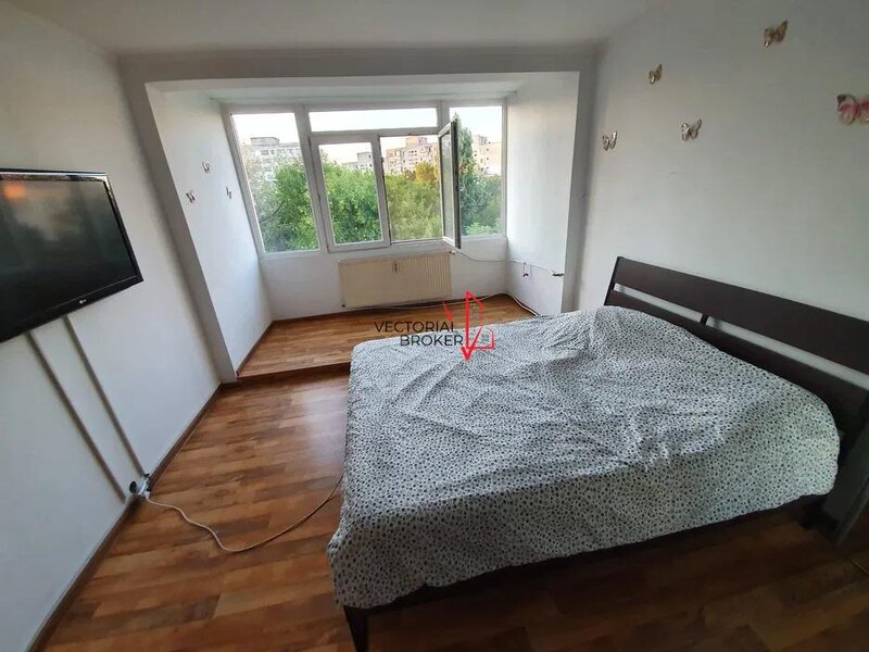 Titan, Piata Minis, apartament 3 camere, decomandat