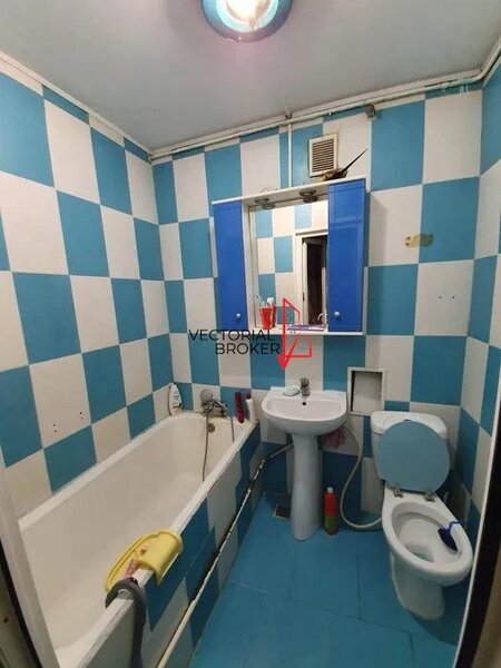 Titan, Piata Minis, apartament 3 camere, decomandat